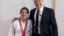 ענבל שמש ושני הרשקו עם המדליה (צילום: איגוד הג'ודו הישראלי)
