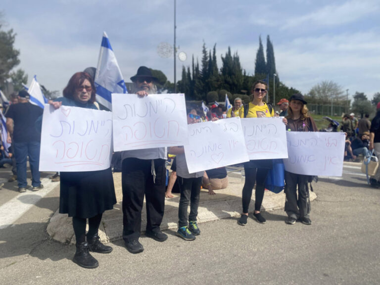 המפגינים החרדים. "אם היימנוט הייתה אשכנזייה, כל טכנולוגיה הייתה מופנית עבורה" (צילום: יהל פרג')