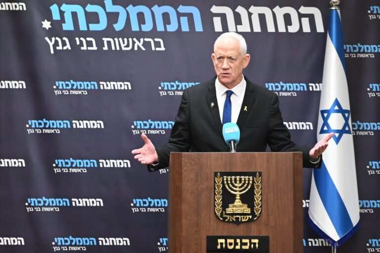 יו"ר המחנה הממלכתי, בני גנץ. "נתניהו מתנהל כמו כבאי שמצית שריפה"  (צילום: אור גואטה)