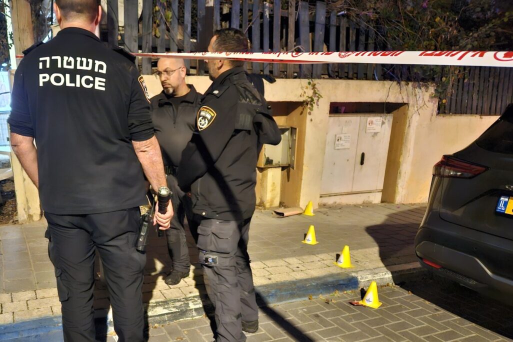 זירת רצח ביפו (צילום: דוברות המשטרה) זירת רצח ביפו (צילום: דוברות המשטרה)