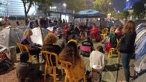 מאהל המחאה לשחרור החטופים סמוך לבסיס הקריה בדרך בגין בתל אביב (צילום: אסף צבי)