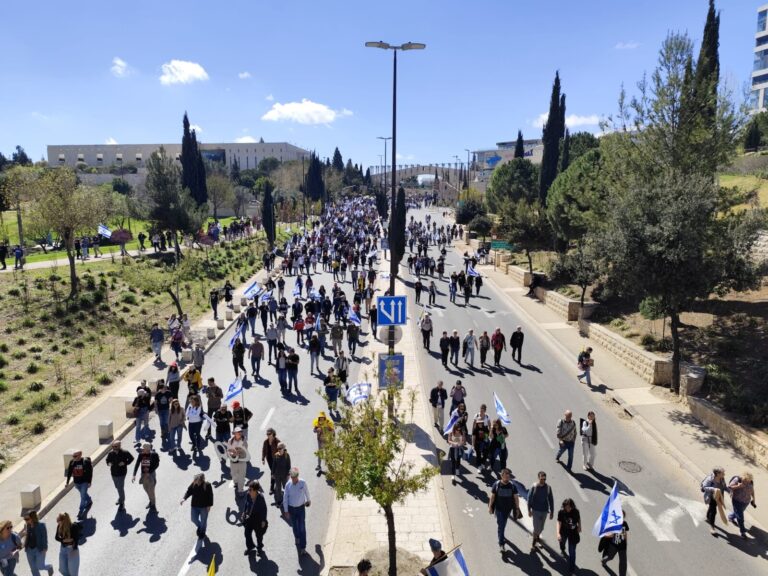 ההפגנה בכנסת נגד פיטורי ראש השב"כ והחזרה ללחימה (צילום: צח בר-תור)