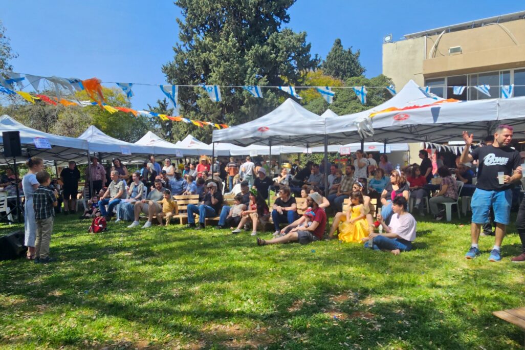 קהילת מעיין ברוך מתכנסת לחגוג את פורים, חג המשק והשיבה הביתה (צילום: מאיה רונן)