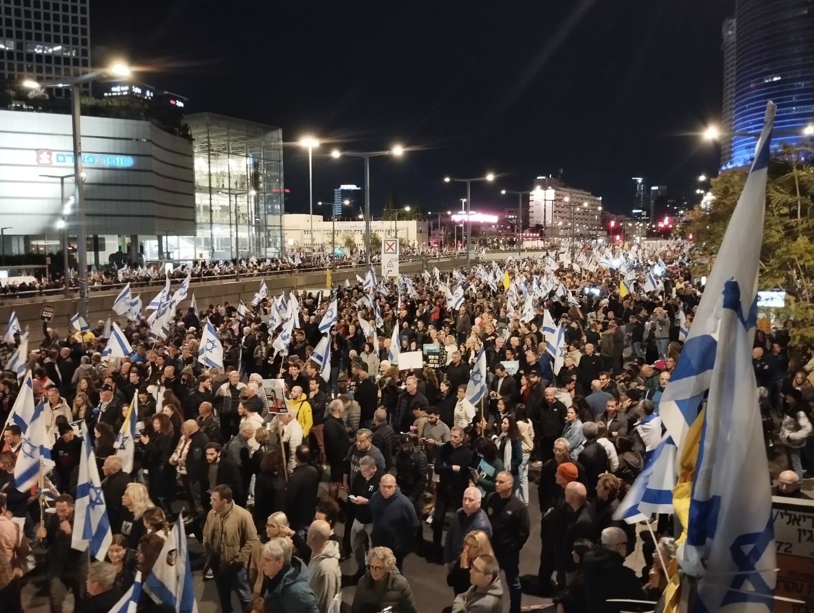 מוחים בשער בגין (צילום: אורי שמואלי)