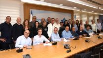 חתימת ההסכם הקיבוצי בדואר ישראל (צילום: דוברות ההסתדרות)