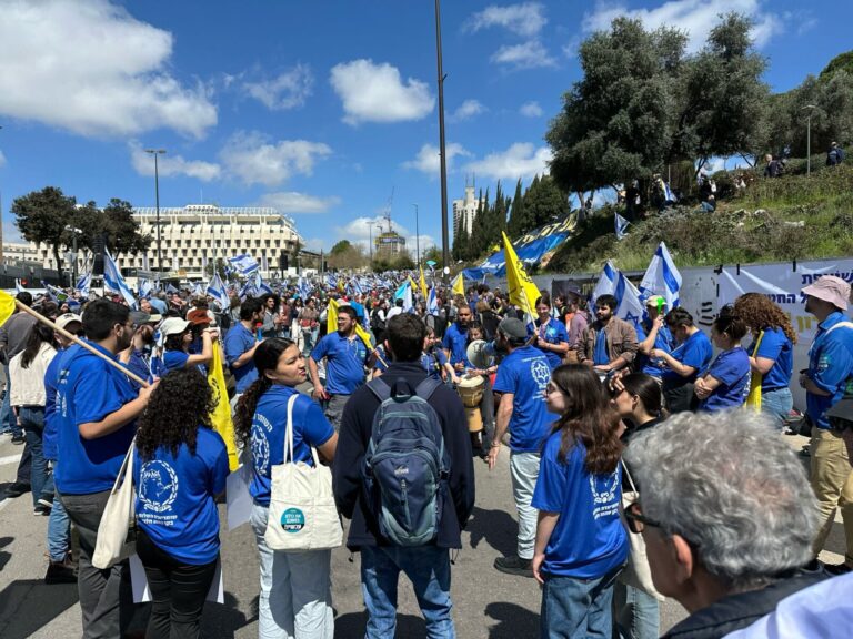 מפגינים מהשומר הצעיר (צילום: ללא קרדיט)
