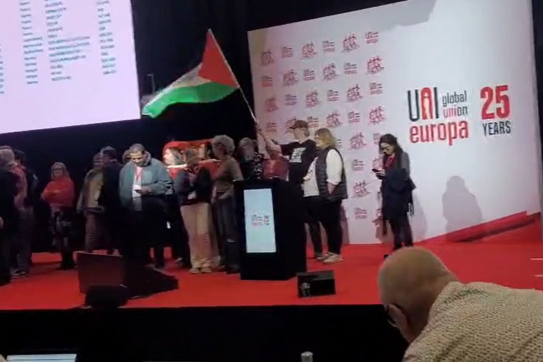 מפגינים פרו פלסטיניים בכנס UNI (צילום מסך)