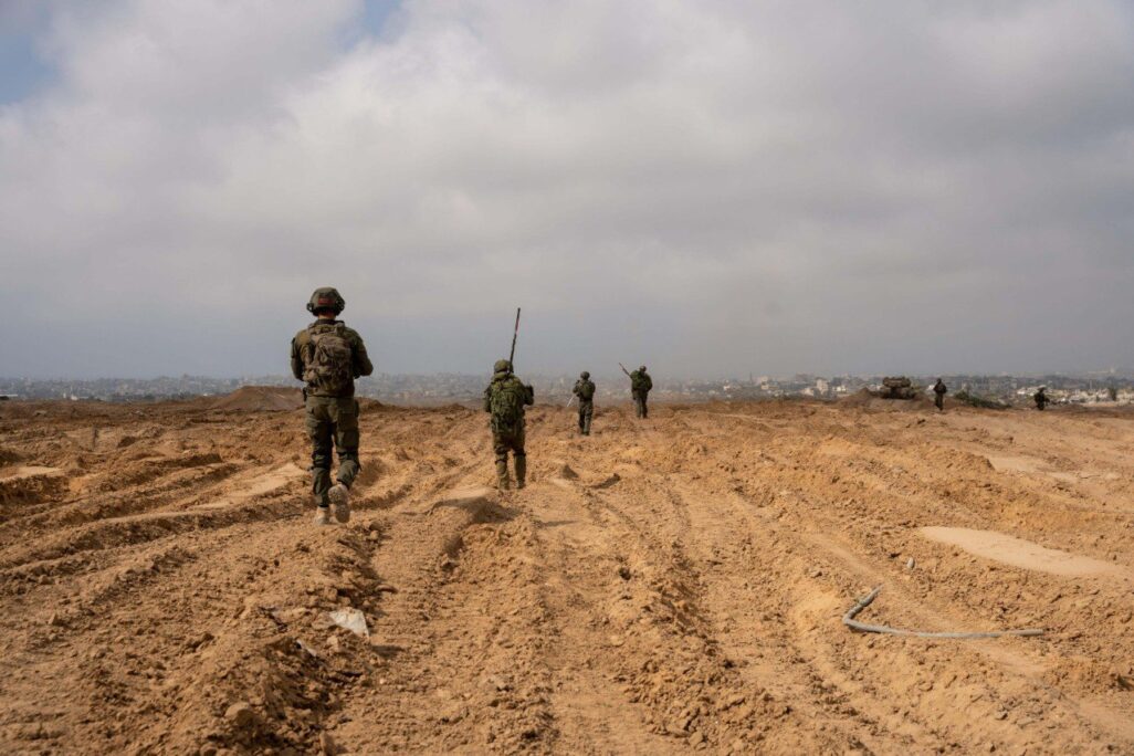 כוחות צה"ל מתמרנים בציר נצרים (צילום: דובר צה"ל) כוחות צה"ל מתמרנים בציר נצרים (צילום: דובר צה"ל)