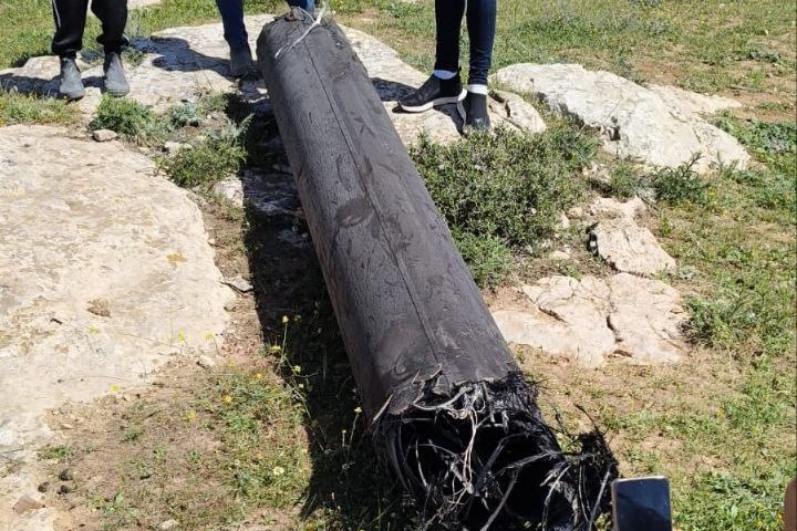 שברי יירוט שנפלו באזור חברון (צילום: רשתות על פי סעיף 27 א')