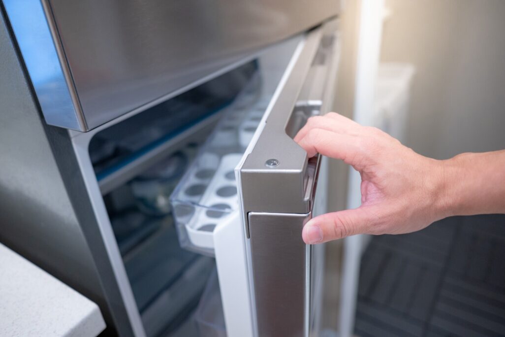 מקרר (אילוסטרציה: shutterstock) מקרר (אילוסטרציה: shutterstock)