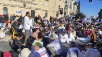 אסף כץ, ממארגני ׳משמרת 101׳ בהפגנה בכיכר פריז בירושלים (צילום: ניצן צבי כהן)