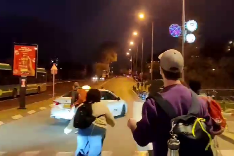 תיעוד מאירוע דריסת המפגין בירושלים (צילום: רשתות חברתיות, שימוש לפי סעיף 27 א' לחוק זכויות יוצרים)