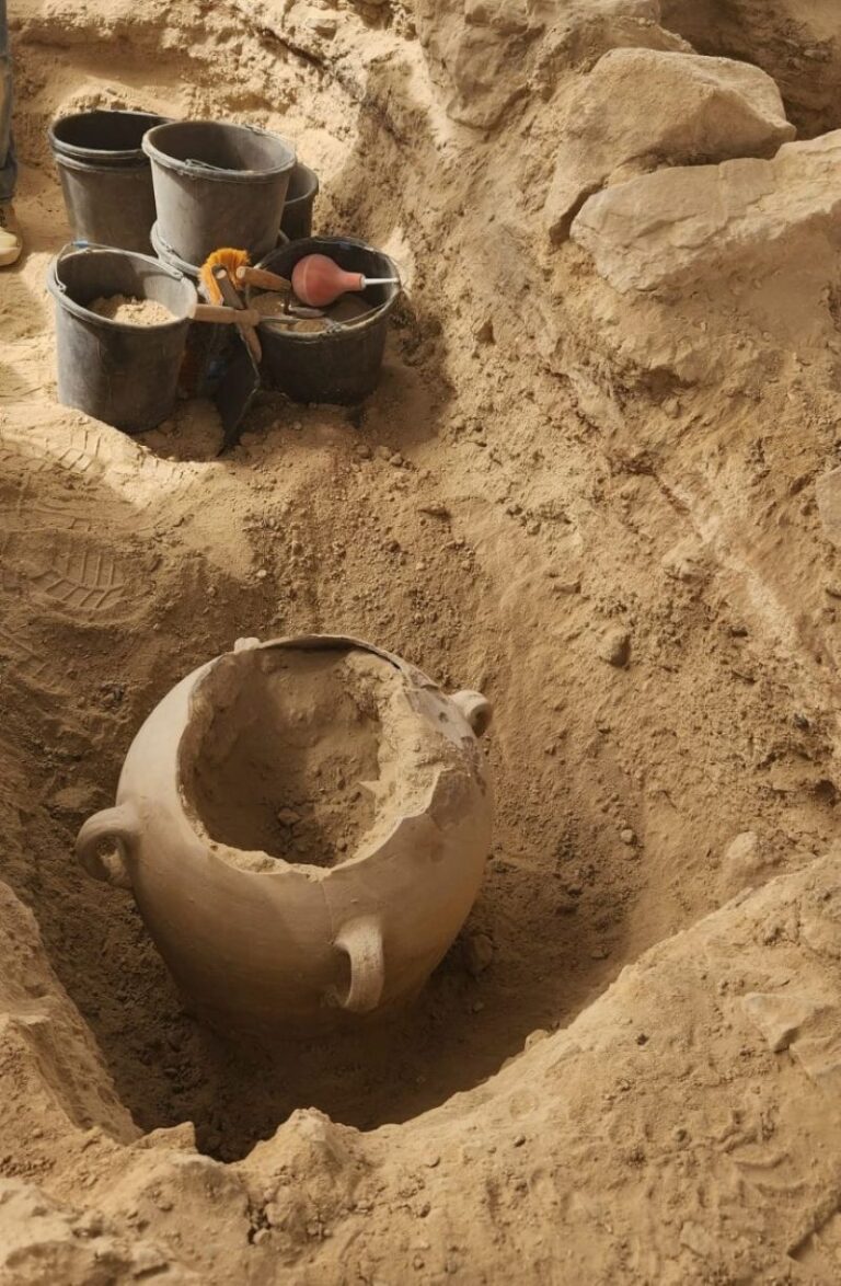 כד שיצר בועת אוויר באדמה (צילום: רשות העתיקות)