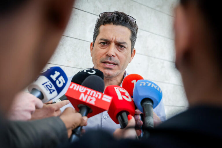 שר התפוצות עמיחי שיקלי, בדיון בביהמ"ש המחוזי בלוד שבסופו הוחלט על הארכת מעצרו של החשוד בהדלפות משב"כ (צילום: יונתן שאול, פלאש90)