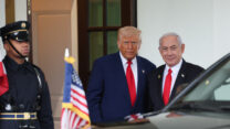 ראש הממשלה בנימין נתניהו ונשיא ארה״ב דונלד טראמפ בבית הלבן (צילום: REUTERS/Leah Millis)