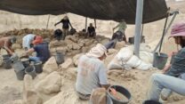 חופרים במצד זוהר (צילום: אמיתי פרץ)