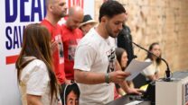 שורד השבי עומר שם טוב, בהצהרה במלאת 100 יום לנשיאות טראמפ (צילום: ליאור רוטשטיין)