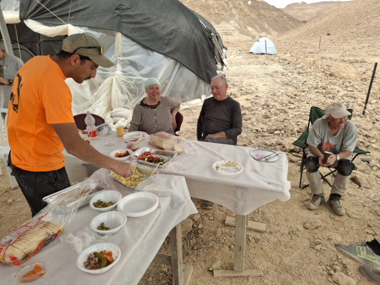 עקיבא גולדנהירש (משמאל), איילה אבוטבול ואב מייזלש (צילום: אמיתי פרץ)