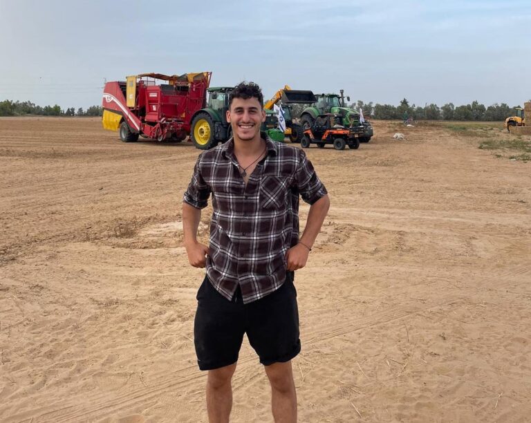 אופיר מלמן ז"ל. "הבן אדם הכי חי בקומונה. סתלבטן עם אנרגיות טובות שיכול להתחמק מכל שטות שהוא עושה" (צילום: אלבום פרטי)
