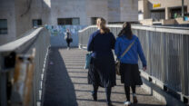 תלמידות חרדיות בדרכן לבית הספר (אילוסטרציה: יונתן זידנל/פלאש90)