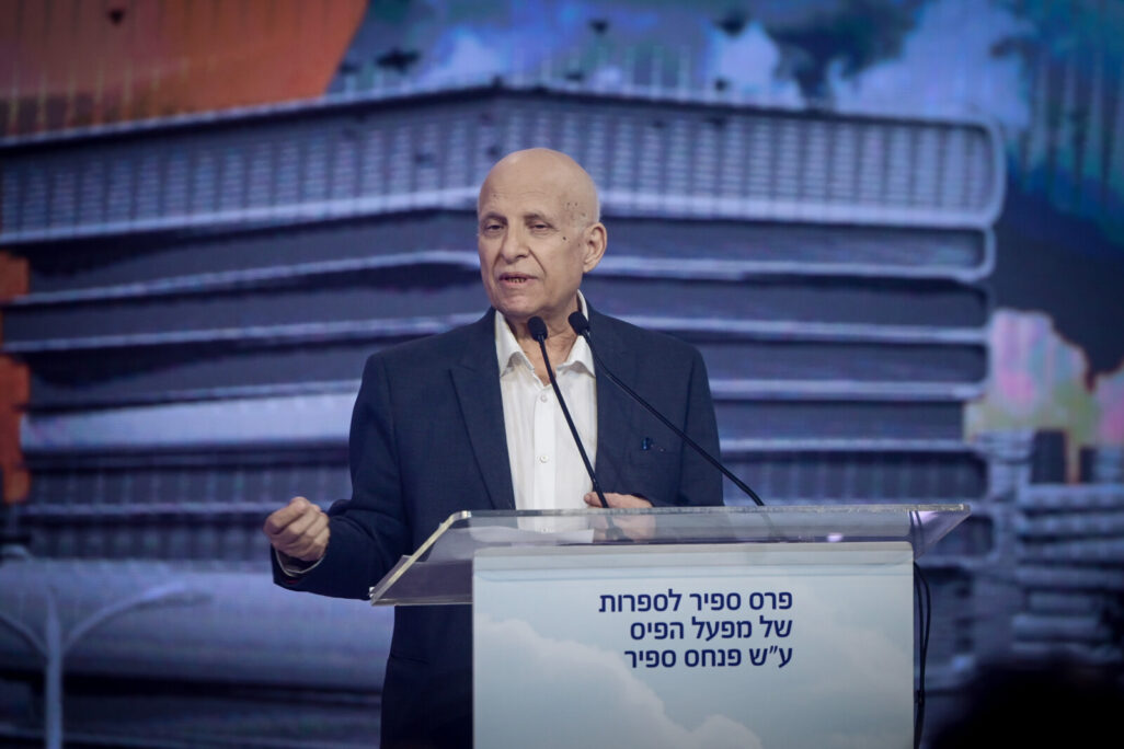 Nנכ"ל מפעל הפיס אביגדור יצחקי בטקס הענקת פרס ספיר לספרות (צילום: אבשלום ששוני, פלאש90) Nנכ"ל מפעל הפיס אביגדור יצחקי בטקס הענקת פרס ספיר לספרות (צילום: אבשלום ששוני, פלאש90)