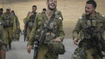 לוחמי צה״ל עם זקן ומדי ב׳ שיותרו מעתה כחלק מההקלות שאושרו (צילום אילוסטרציה: מיכאל גלעדי/ פלאש90)