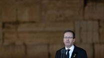 נשיא המדינה יצחק הרצוג בטקס הזיכרון ברחבת הכותל (צילום: חיים גולדברג/ פלאש90)