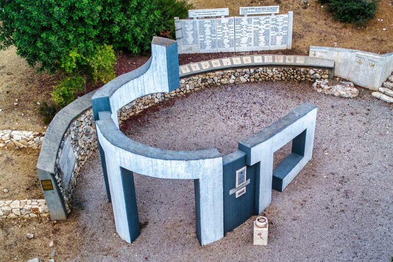 האנדרטה לזכר חללי המח"ל (צילום: חגי אגמון-שניר/ויקימדיה)
