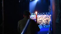 העלייה לבמה בטקס הדלקת המשואות (צילום: אור גואטה)