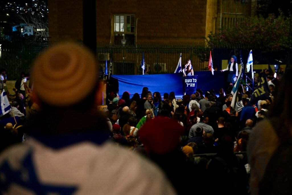 צעדת המחאה למען חוק גיוס לכולם בדרכה למשכן הכנסת בירושלים. "אי אפשר להמשיך לשבת בבית" (צילום: אור גואטה)