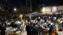 כיכר החטופים בליל הסדר (צילום: דנה רעני)