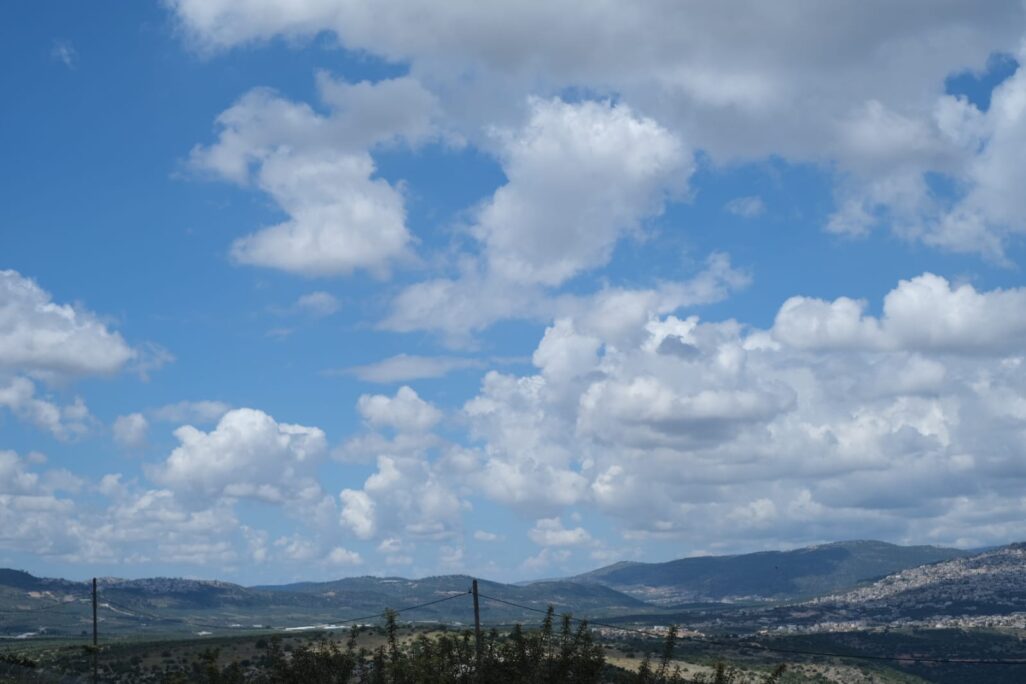 שמיים מעוננים בגליל התחתון (צילום: דוד טברסקי) שמיים מעוננים בגליל התחתון (צילום: דוד טברסקי)