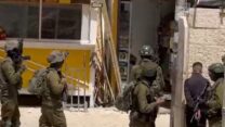 מעצר הנער מחוץ לבית החולים בג'נין (צילום: מתוך רשתות חברתיות, שימוש לפי סעיף 27א' לחוק זכויות יוצרים)