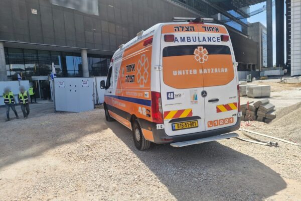 זירת תאונת העבודה בלוד (צילום: דוברות איחוד הצלה)