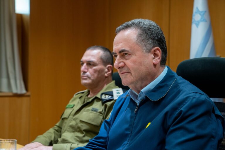 שר הביטחון ישראל כ"ץ עם הרמטכ"ל רב-אלוף אייל זמיר (צילום: אריאל חרמוני, משרד הביטחון)