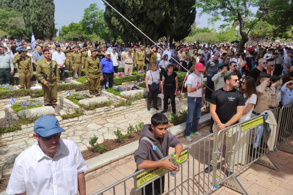 טקס הזיכרון לחללי מערכות ישראל בבית העלמין הצבאי קריית שאול בתל אביב (צילום: ניצן צבי כהן)