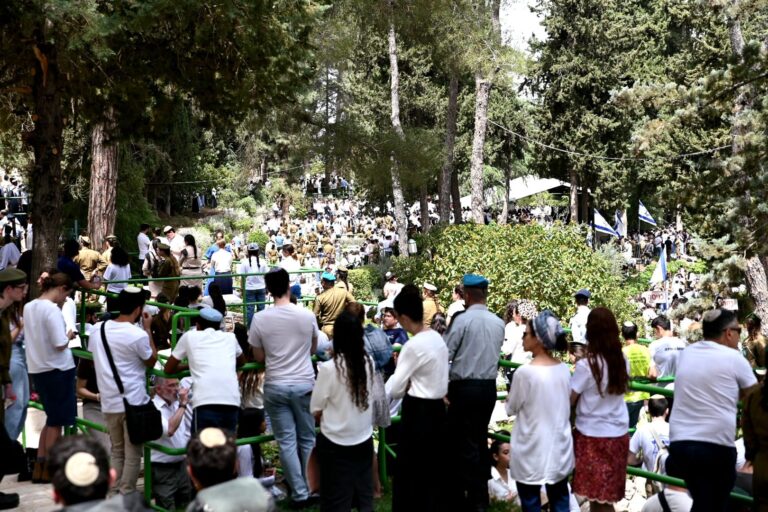 טקס יום הזיכרון לחללי מערכות ישראל בהר הרצל (צילום: אור גואטה)