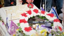 מצבתו של ארנון משה אברהם בנבניסטי וספי (צילום: דוד טברסקי)