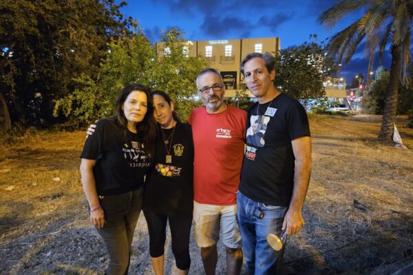 רובי חן (מימין), ליעד ברעם, נירית ברעם וחגית חן. "לא רצינו לראות אנשים, אבל כשהם הגיעו זה היה טבעי" (צילום: אלבום פרטי)