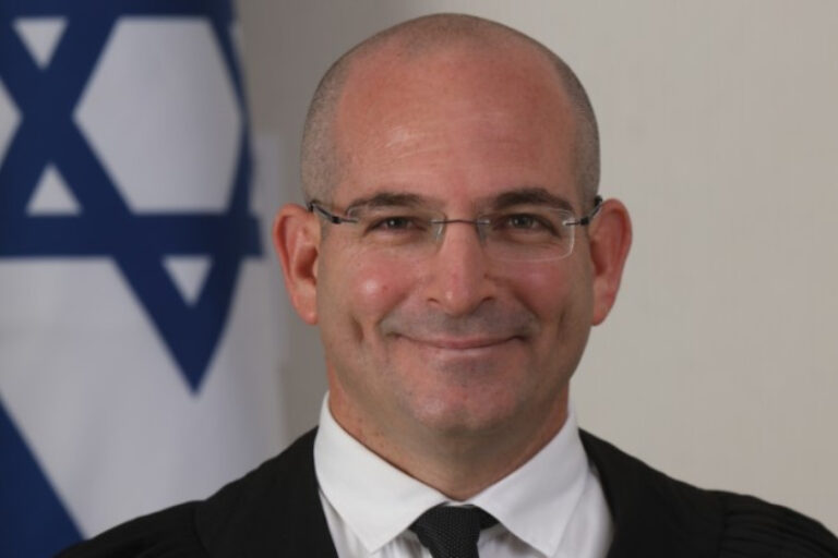 השופט יובל ליבדרו. קבע שקבלת האחריות של כאהן "נשארת בגדר קליפה ריקה שאין בתוכה כל גרעין של מנהיגות וערכיות" (צילום: אתר הרשות השופטת)