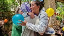 מפגש אלמנות של עמותת 'משפחה אחת' בפרדס חנה (צילום: הדס יום טוב)
