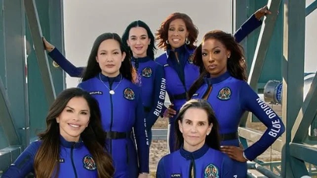 ששת הנשים שהשתתפו בטיסה – קייטי פרי רביעית מימין, לורן סנצ'ז ראשונה משמאל (צילום: רשתות חברתיות)