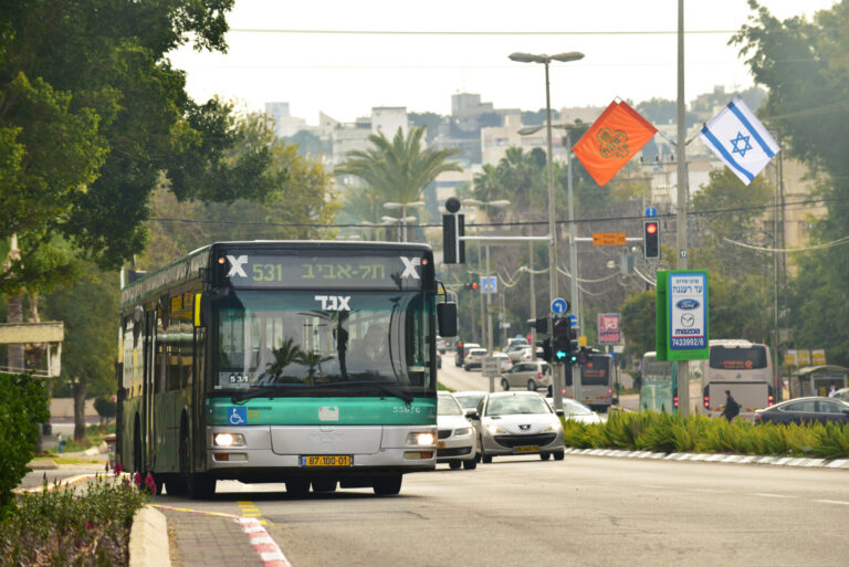 אוטובוס אגד. "רשויות מטרופוליניות עתידות לשמש כגורם מתכלל לניהול התחבורה הציבורית במרחבים העירוניים" (צילום אילוסטרציה: shutterstock)