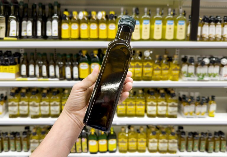 שמן זית. תמיכה שנתית של 30 מיליון שקל למגדלי זיתים לשמן זית (צילום אילוסטרציה: shutterstock)