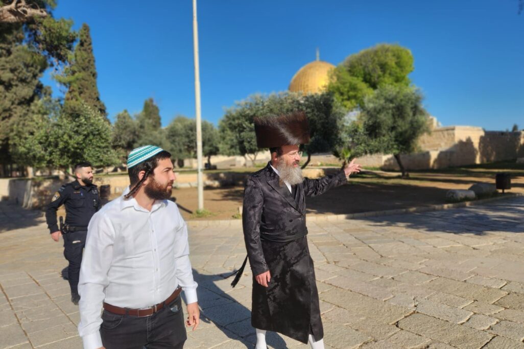 ח"כ צבי סוכות וראש מנהלת הר הבית הרב שמשון אלבוים (צילום: מנהלת הר הבית)