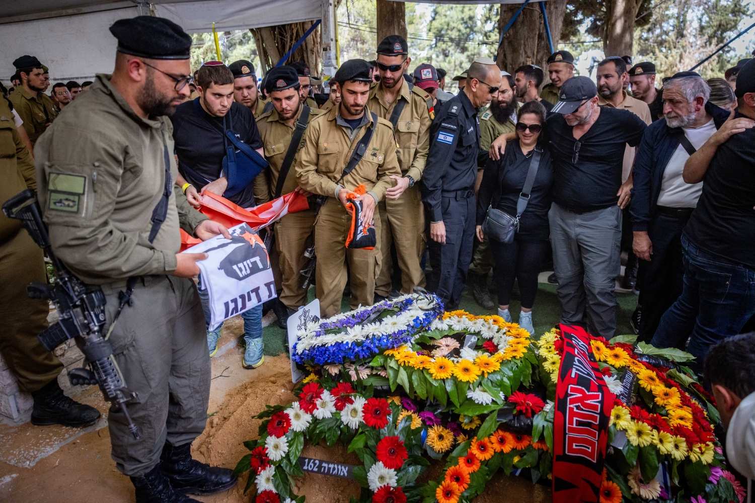 הלווייתו בהר הרצל של סרן עידו וולוך, שנפל בקרב ברצועת עזה (צילום: חיים גולדברג/ פלאש90)