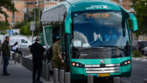 משרתי מילואים מתייצבים לצו 8 (צילום: חיים גולדברג, פלאש90)