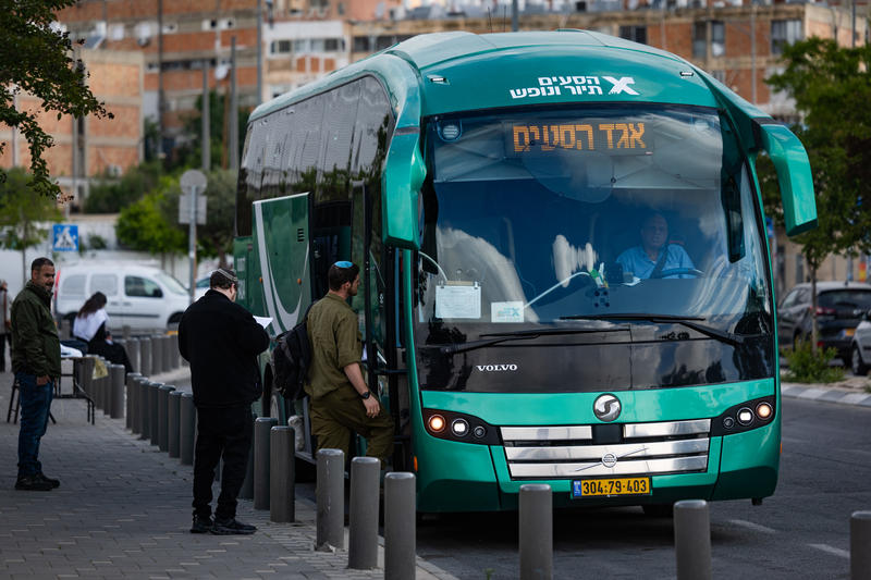 משרתי מילואים מתייצבים לצו 8 (צילום: חיים גולדברג, פלאש90)