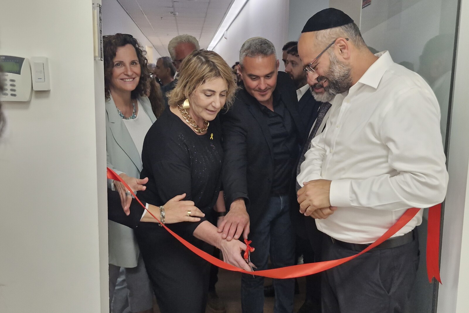 גזירת הסרט למרכז אלון בטירת כרמל (צילום: הדס יום טוב)
