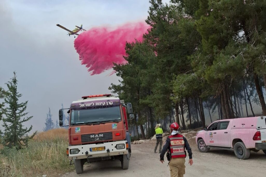 מטוסי כיבוי בהרי יהודה (צילום: אסף אברס תיעוד מבצעי, כב"ה ירושלים) מטוסי כיבוי בהרי יהודה (צילום: אסף אברס תיעוד מבצעי, כב"ה ירושלים)